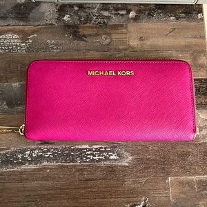 Authentic Michael Kors. Jet Set. Hot Pink. Full Zip Wallet.